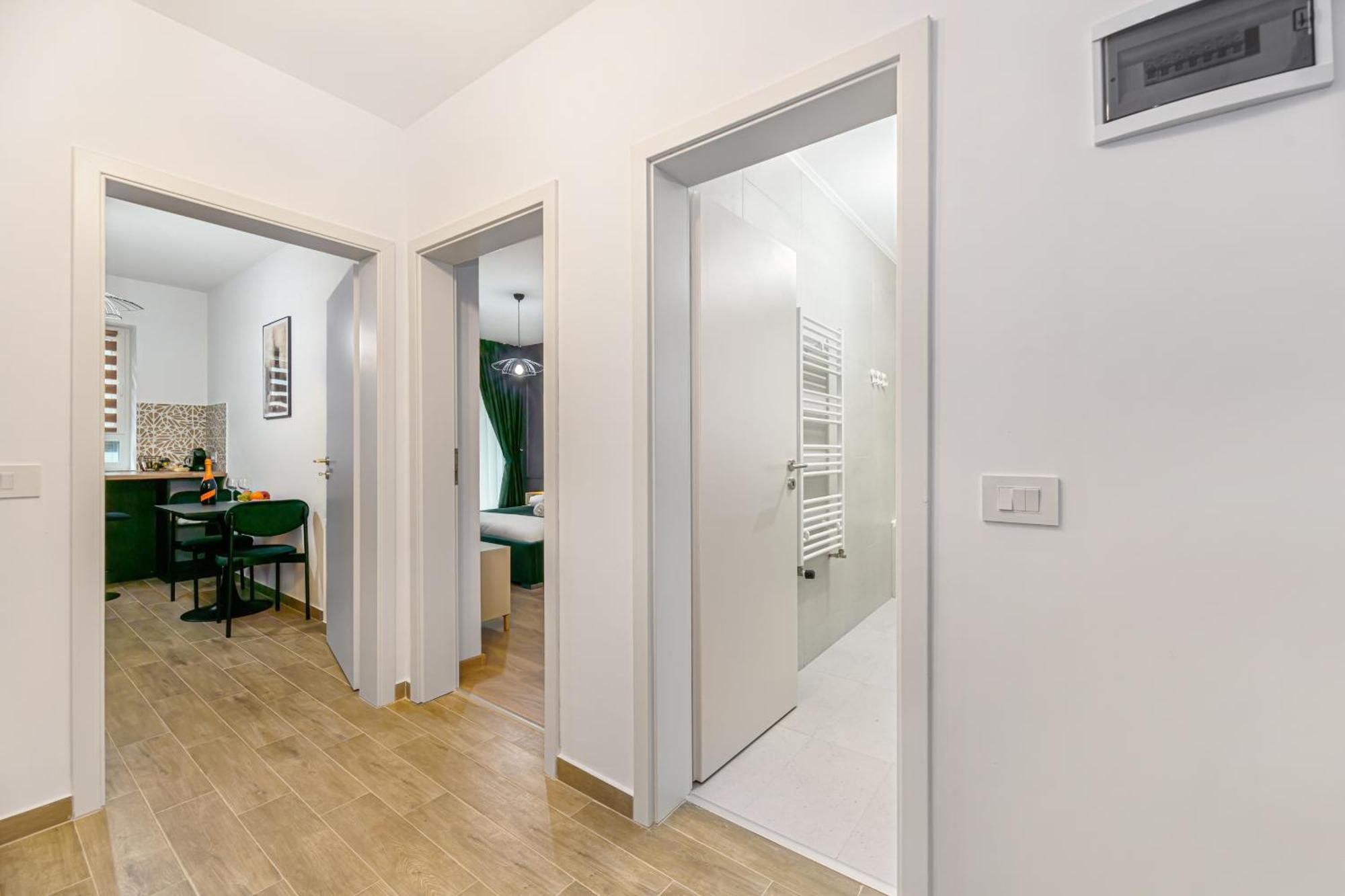 Bellatrix With Parking-tractoru Coresi Apartament *